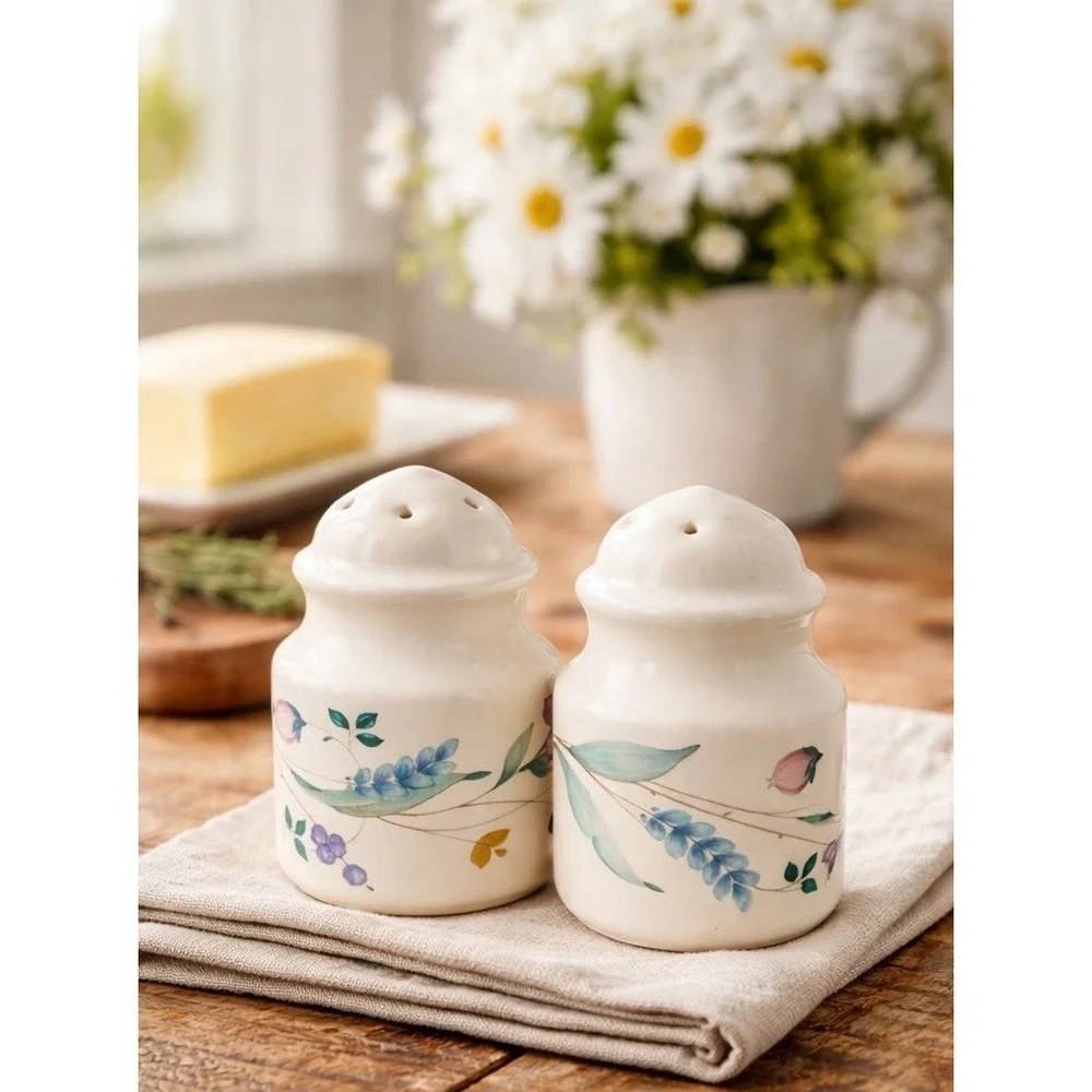 Pfaltzgraff USA Floral Salt & Pepper Shakers Hand Painted‎ Vine Cottage Kitchen
